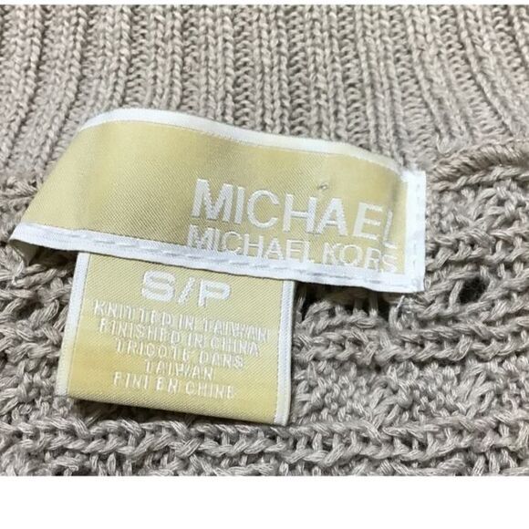 Michael Kors Beige Sweater Wooden Buttons Size S/P - Picture 6 of 7